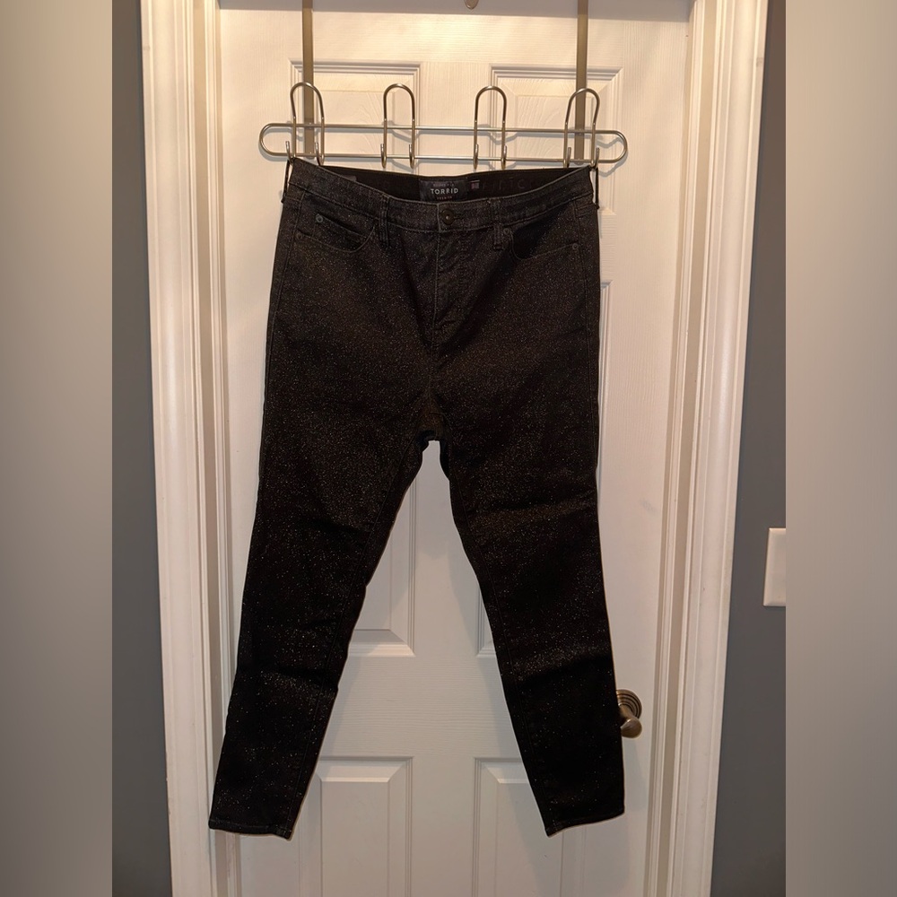 Torrid premium sky high skinny crop black with silver sparkle 28” inseam